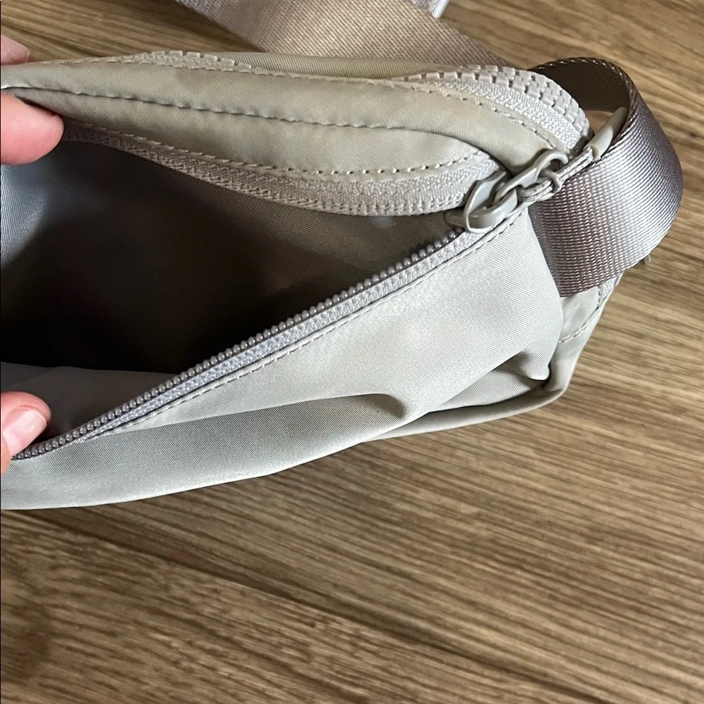 Lululemon Athletica Light Gray Belt Bag - Picture 9 of 10